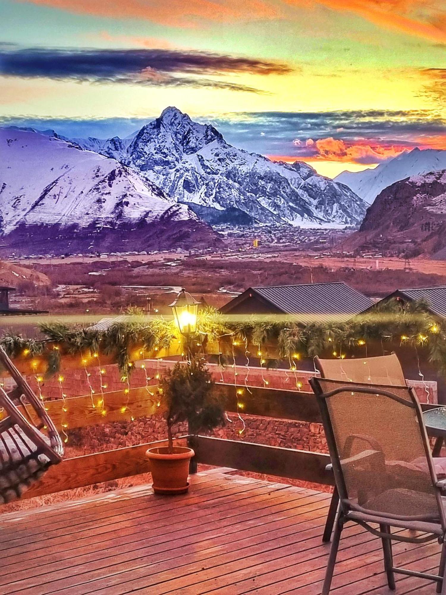 Hotel Sunshine Kazbegi Esterno foto