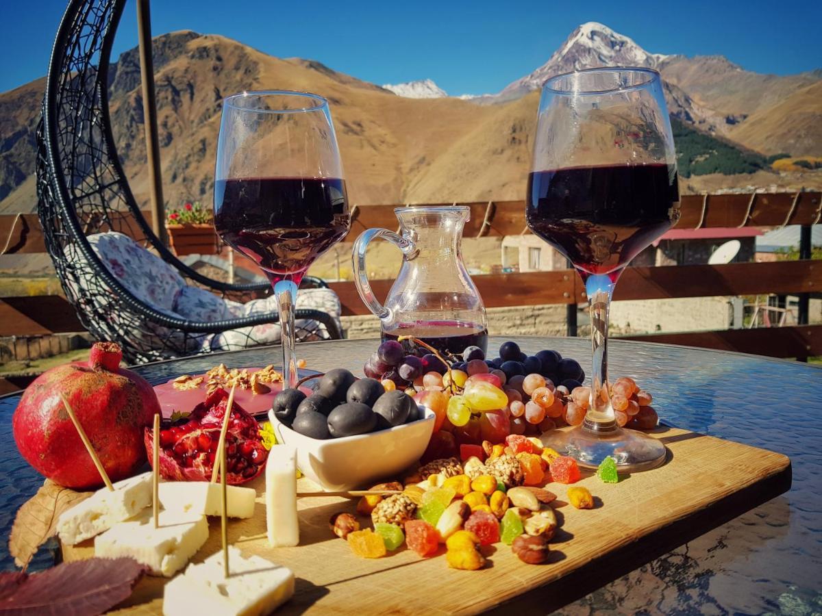 Hotel Sunshine Kazbegi Esterno foto